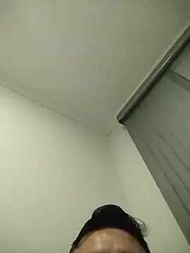 Snapshot of LeoMaduroSP chatting on December 2, 2025, 10:44 pm LeoMaduroSP online show from December 2, 2025, 10:44 pm