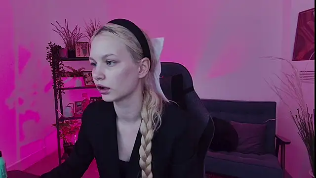 AvaDaviis online show from September 11, 2025, 7:19 am