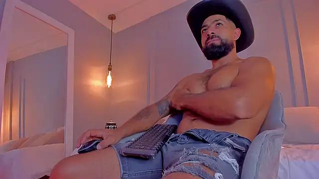 KylliamLevis online show from February 9, 2026, 8:07 pm