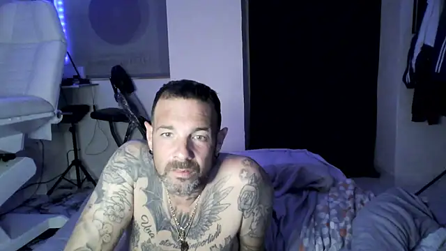 soumisdeblake83 online show from April 22, 2026, 11:11 pm