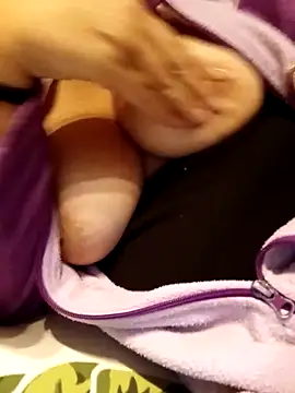 Snapshot of fuffettina chatting on November 30, 2025, 4:52 pm fuffettina online show from November 30, 2025, 4:52 pm