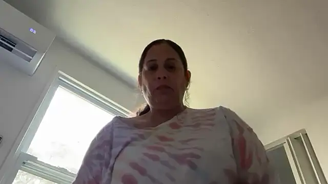 PrettyKittyMia online show from May 21, 2026, 7:44 pm