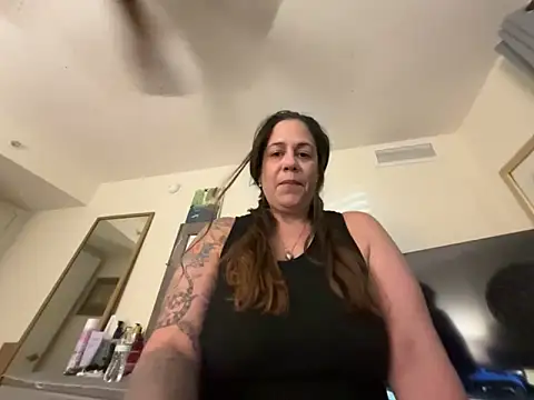 PrettyKittyMia online show from May 8, 2026, 4:49 am
