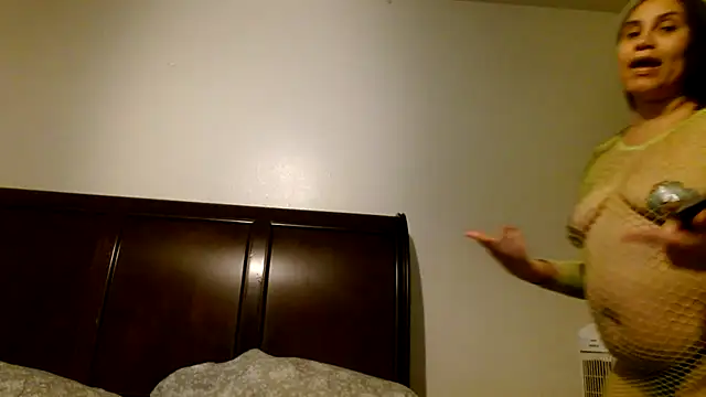 Snapshot of carlithefreak chatting on November 28, 2025, 10:32 pm carlithefreak online show from November 28, 2025, 10:32 pm