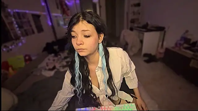 nikoli naw online show from October 28, 2025, 6:18 pm