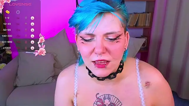 Snapshot of bluelunaray chatting on September 10, 2025, 2:32 am bluelunaray online show from September 10, 2025, 2:32 am