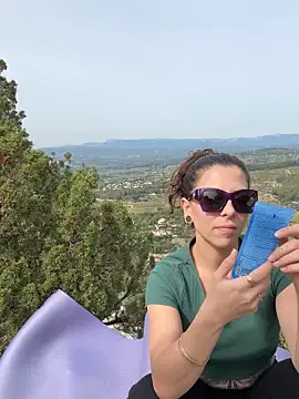 Snapshot of Airelle chatting on October 3, 2025, 12:39 pm Airelle online show from October 3, 2025, 12:39 pm