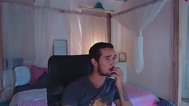 Snapshot of Laila_asher chatting on September 13, 2025, 7:14 pm Laila asher online show from September 13, 2025, 7:14 pm