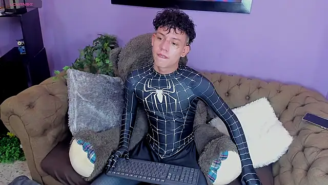 Snapshot of JoseLucian chatting on October 30, 2025, 8:50 pm JoseLucian online show from October 30, 2025, 8:50 pm