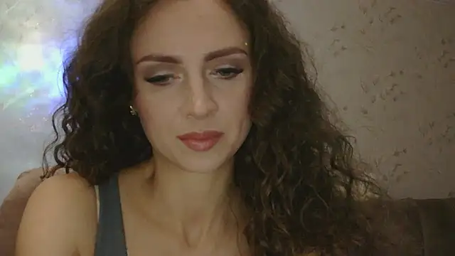 Amber Carrol online show from November 18, 2025, 5:16 pm