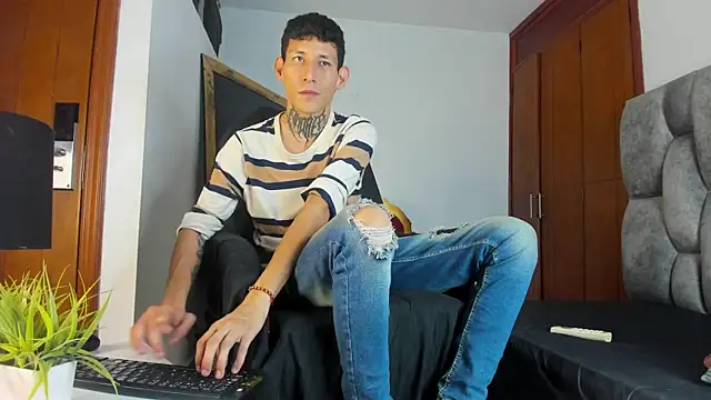 Davide 444 online show from October 14, 2025, 1:39 am