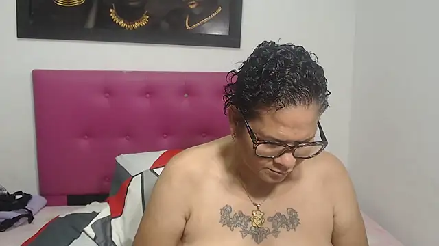 DinaDIRTY online show from November 23, 2025, 6:40 pm