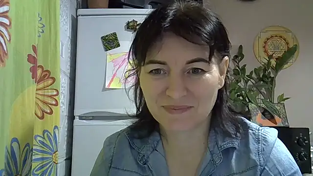 Snapshot of Krystal_82 chatting on November 16, 2025, 7:40 pm Krystal 82 online show from November 16, 2025, 7:40 pm