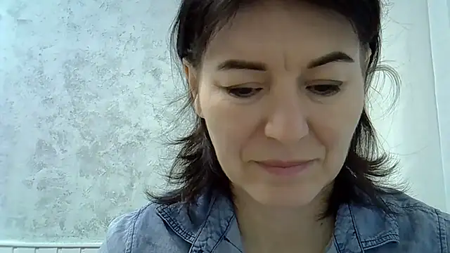 Snapshot of Krystal_82 chatting on November 16, 2025, 6:07 am Krystal 82 online show from November 16, 2025, 6:07 am