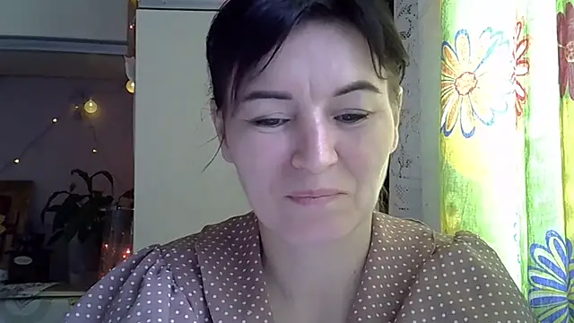 Snapshot of Krystal_82 chatting on October 29, 2025, 11:20 am Krystal 82 online show from October 29, 2025, 11:20 am