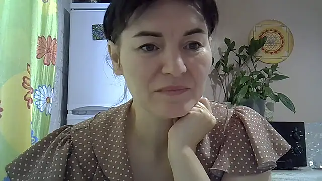 Snapshot of Krystal_82 chatting on November 27, 2025, 9:21 am Krystal 82 online show from November 27, 2025, 9:21 am