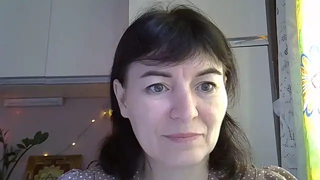 Snapshot of Krystal_82 chatting on October 28, 2025, 7:40 am Krystal 82 online show from October 28, 2025, 7:40 am