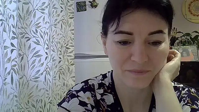 Snapshot of Krystal_82 chatting on December 1, 2025, 7:53 am Krystal 82 online show from December 1, 2025, 7:53 am