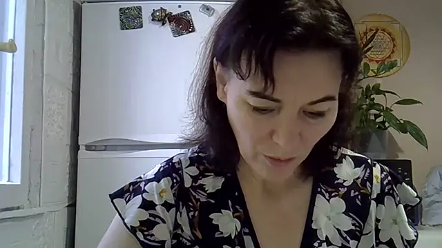 Snapshot of Krystal_82 chatting on November 12, 2025, 7:45 am Krystal 82 online show from November 12, 2025, 7:45 am