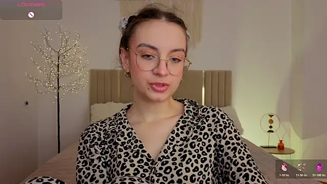 Real cutie1 online show from May 23, 2026, 1:10 pm