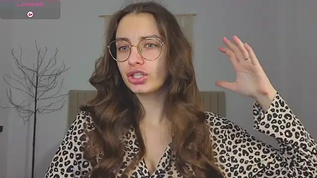 Snapshot of Real_cutie1 chatting on November 24, 2025, 1:44 pm Real cutie1 online show from November 24, 2025, 1:44 pm