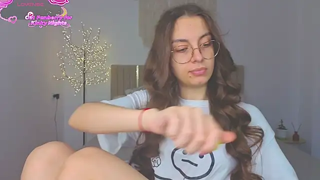 Snapshot of Real_cutie1 chatting on December 3, 2025, 1:43 pm Real cutie1 online show from December 3, 2025, 1:43 pm