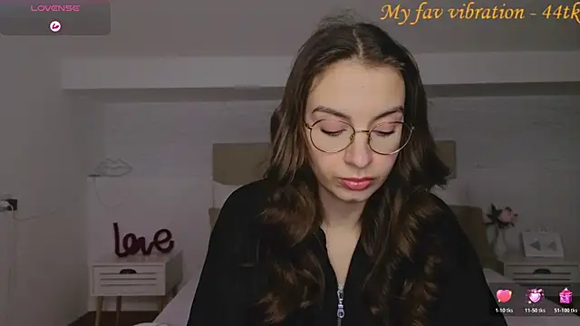 Snapshot of Real_cutie1 chatting on November 14, 2025, 9:29 pm Real cutie1 online show from November 14, 2025, 9:29 pm