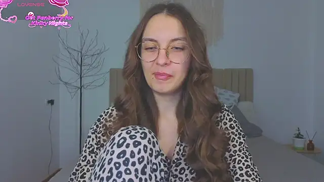 Snapshot of Real_cutie1 chatting on December 2, 2025, 1:57 pm Real cutie1 online show from December 2, 2025, 1:57 pm