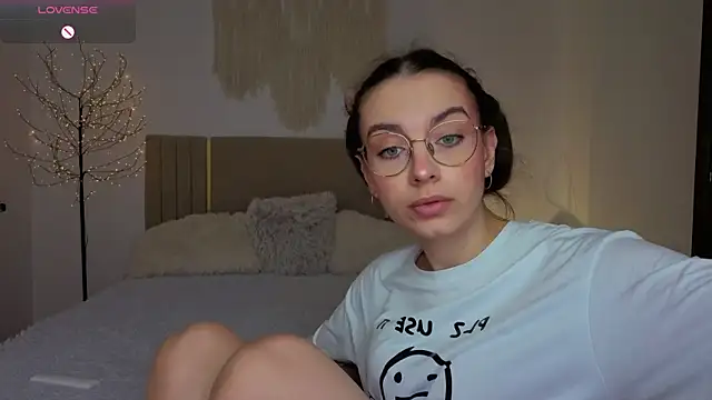 Real cutie1 online show from April 7, 2026, 12:51 pm