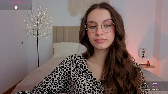 Real cutie1 online show from May 21, 2026, 1:41 pm