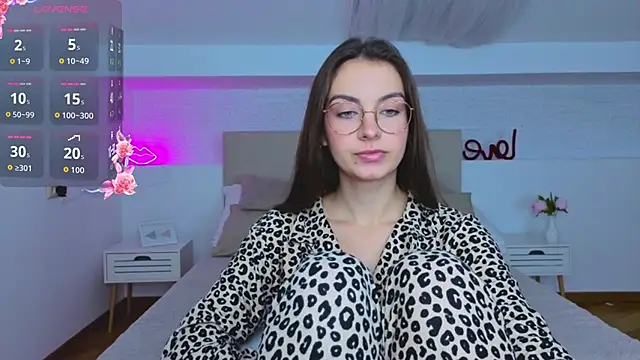 Snapshot of Real_cutie1 chatting on October 1, 2025, 8:46 pm Real cutie1 online show from October 1, 2025, 8:46 pm