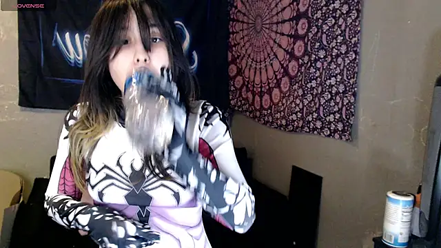 London Ray online show from November 1, 2025, 9:47 am