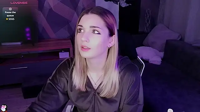 Snapshot of Sandy_Belle chatting on November 13, 2025, 7:40 pm Sandy Belle online show from November 13, 2025, 7:40 pm