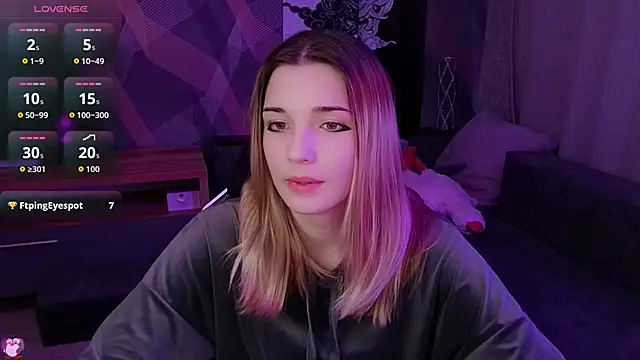 Snapshot of Sandy_Belle chatting on November 19, 2025, 8:42 pm Sandy Belle online show from November 19, 2025, 8:42 pm