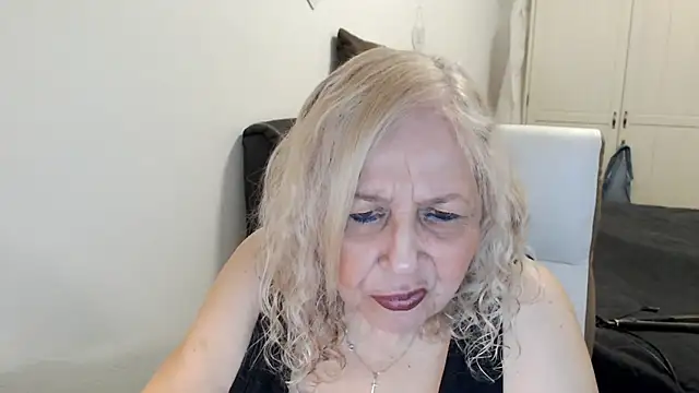 Snapshot of SusiLifeXXX chatting on May 27, 2026, 7:54 pm SusiLifeXXX online show from May 27, 2026, 7:54 pm