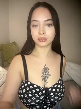 Bella  Booty online show from December 22, 2025, 10:21 pm