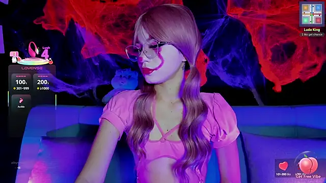 Snapshot of madiixwatson chatting on October 24, 2025, 10:36 am madiixwatson online show from October 24, 2025, 10:36 am