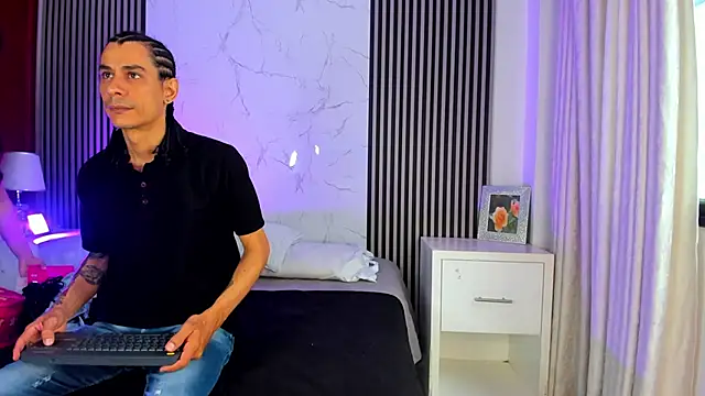 Snapshot of JackAndRosse_ chatting on October 12, 2025, 1:34 pm JackAndRosse online show from October 12, 2025, 1:34 pm