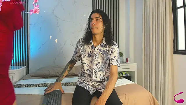 Snapshot of JackAndRosse_ chatting on November 6, 2025, 1:37 pm JackAndRosse online show from November 6, 2025, 1:37 pm