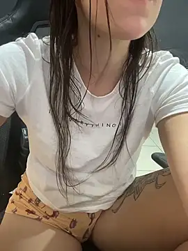 novinhacasada22 online show from March 25, 2026, 10:30 pm