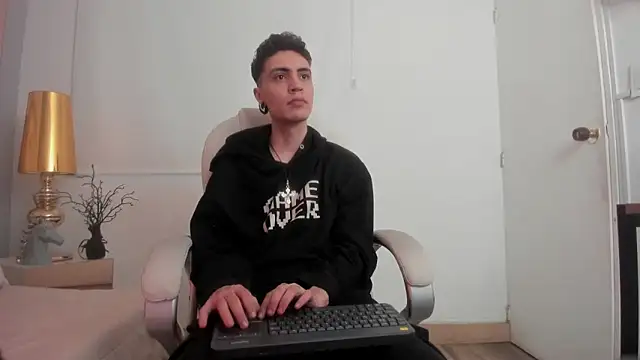 Snapshot of dark_sun302 chatting on December 4, 2025, 9:58 pm dark sun302 online show from December 4, 2025, 9:58 pm