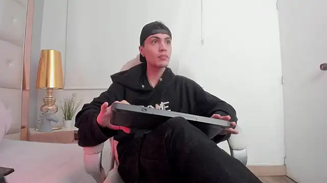 Snapshot of dark_sun302 chatting on November 22, 2025, 10:19 pm dark sun302 online show from November 22, 2025, 10:19 pm