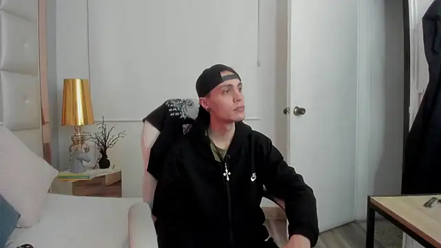 Snapshot of dark_sun302 chatting on December 18, 2025, 3:44 am dark sun302 online show from December 18, 2025, 3:44 am