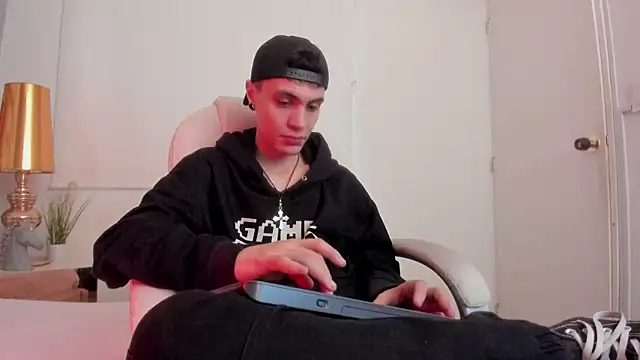 Snapshot of dark_sun302 chatting on November 1, 2025, 9:30 pm dark sun302 online show from November 1, 2025, 9:30 pm