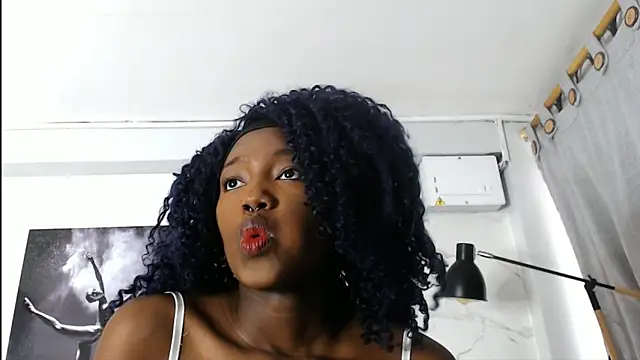 Snapshot of Evaa_18 chatting on December 19, 2025, 5:48 pm Evaa 18 online show from December 19, 2025, 5:48 pm