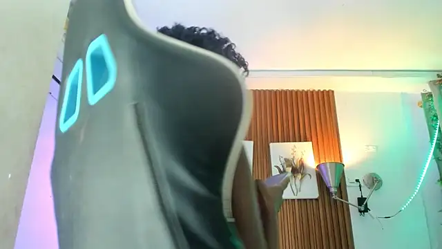 Snapshot of Evaa_18 chatting on December 15, 2025, 5:41 pm Evaa 18 online show from December 15, 2025, 5:41 pm