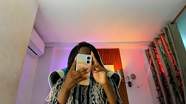 Snapshot of Evaa_18 chatting on November 25, 2025, 7:25 pm Evaa 18 online show from November 25, 2025, 7:25 pm