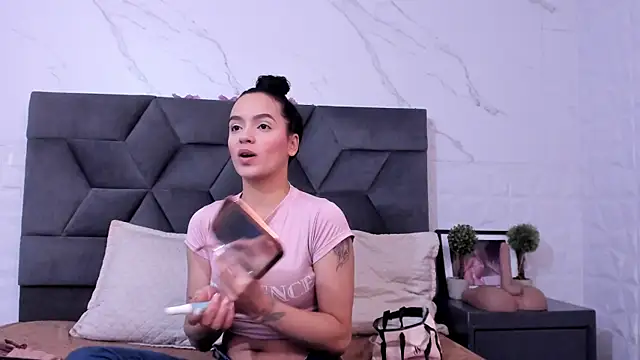 Snapshot of Maia_Park chatting on November 22, 2025, 11:53 am Maia Park online show from November 22, 2025, 11:53 am