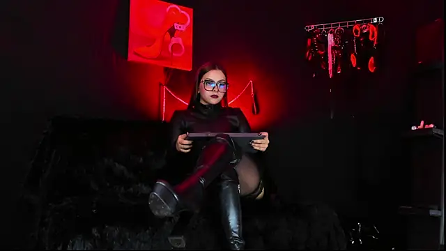 isabellestone online show from February 24, 2026, 9:26 pm