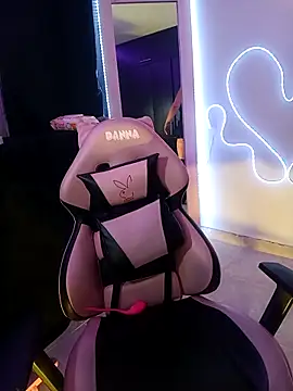 Danniela20 online show from October 31, 2025, 11:11 pm